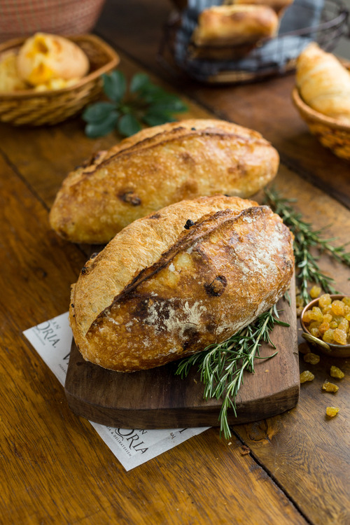 PÃO DE UVA PASSAS BRANCAS E ALECRIM