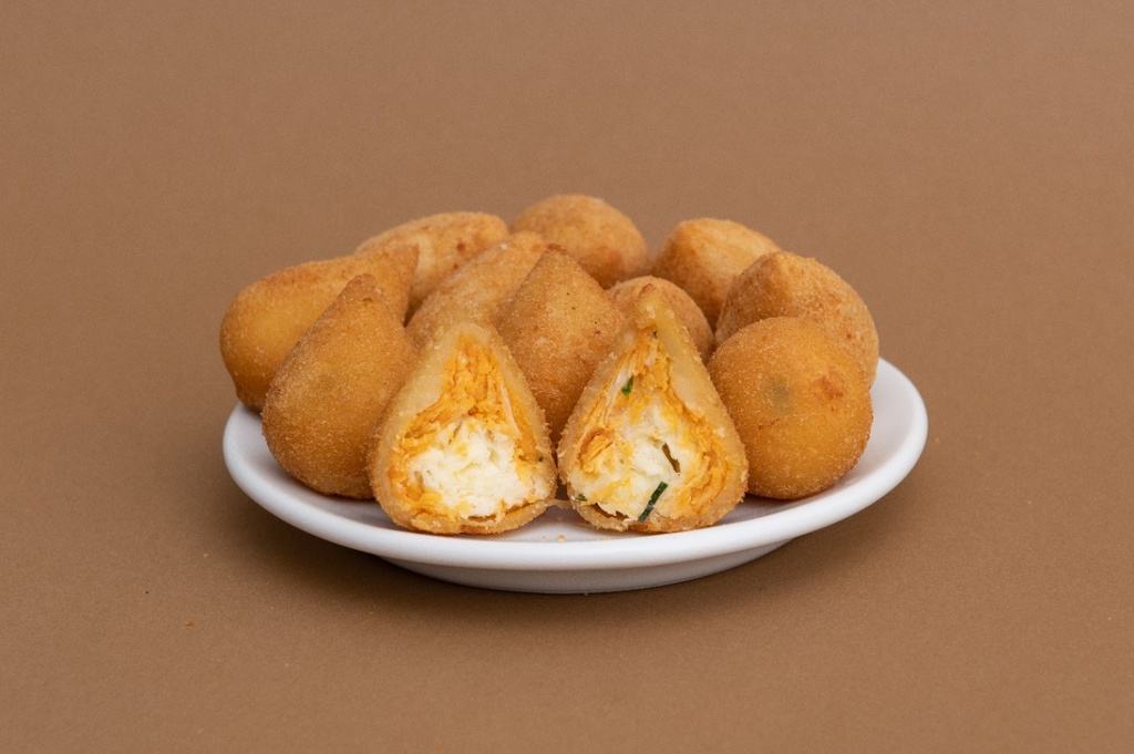 MINI COXINHA DE FRANGO COM CATUPIRY