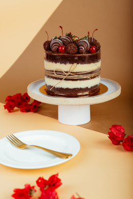 Naked Cake de Brigadeiro Branco com Morangos